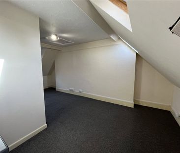 An unfurnished studio apartment on Cowley Road, suitable for a sing... - Photo 1