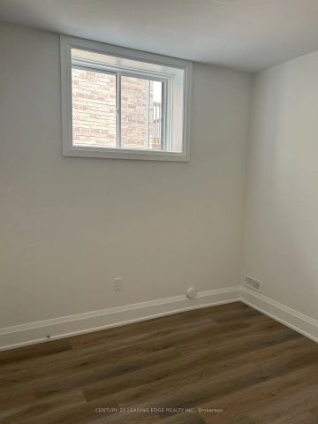 Detached Home For Lease | N9247650 - Photo 4