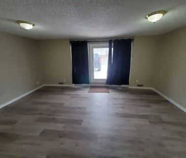 Spacious, Bright, 2 B/Room Suite SW- Utilities INCLUDED | 1124 40 S... - Photo 1