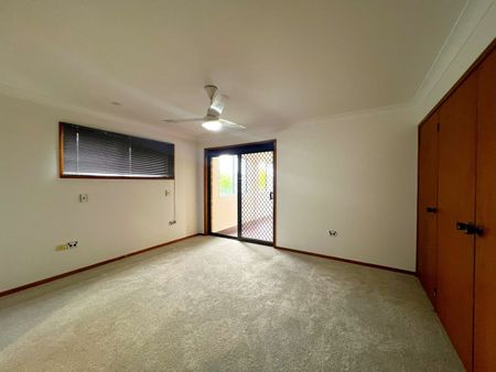 Spacious 4-Bedroom Family Home with River Views - Photo 5