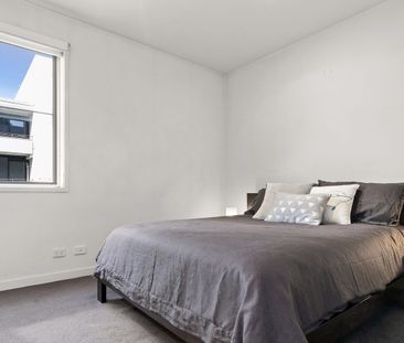 Beachside Living in the Heart of Port Melbourne – Stylish 2-Bedroom... - Photo 4