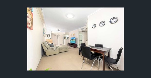 "MODERN 1 BED, 1 Bath, 1 Car - APARTMENT" - Photo 1
