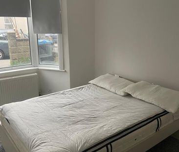Room in a Shared House, The Drive, CR7 - Photo 1