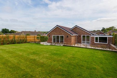 3 bedroom detached bungalow to rent - Photo 4