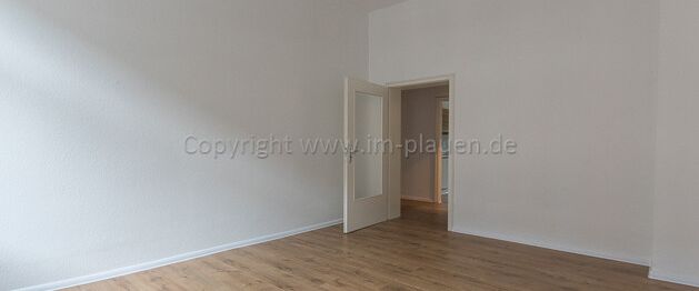 moderne Einbauküche - Bad mit Wanne - 1.Obergeschoss 3-Zimmerwohnung in Plauen zur Miete - Photo 1