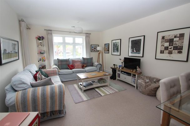 Queens Road, High Wycombe - Photo 1