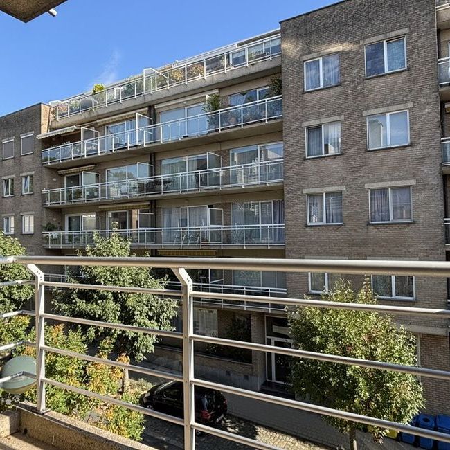 Appartement te huur in Oudergem voor € 1.050 met 1 slaapkamer - Photo 1