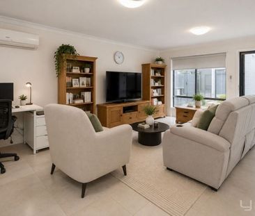Modern 3 Bedroom Townhouse in the Heart of Helensvale - Photo 1