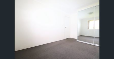Spacious Top-Floor Two-Bedroom Unit in a Convenient Location - Photo 2