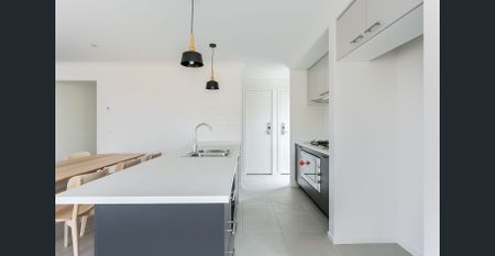 Furnished room in share house with utilities included - Photo 4