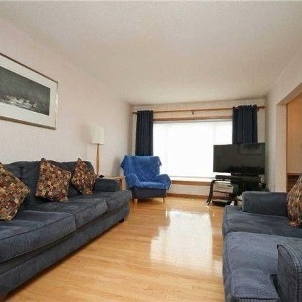 For Lease - 10 Earnscliffe Gate, Brampton, Ontario - Photo 1