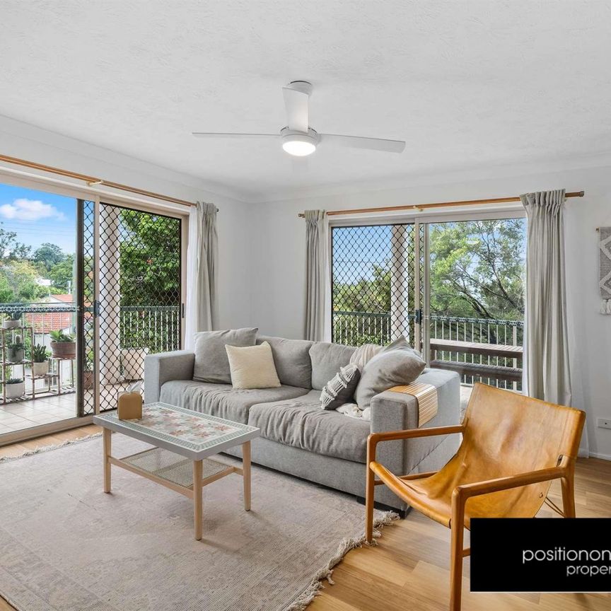 Spotless 2-Bedroom – Prime Lifestyle Location - Photo 1