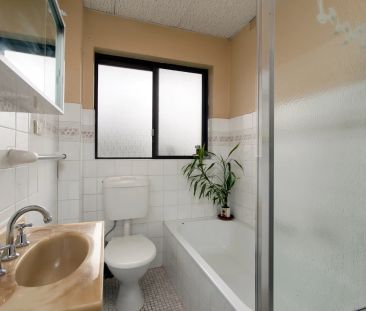 Bright 2 Bedroom Unit with LUG in a Convenient Location - Photo 2