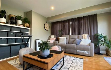 Adorable Cottage in the Heart of Glenfield! - Photo 3