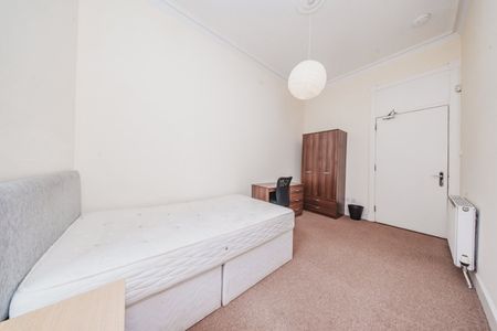 3 bedroom apartment to rent - Photo 4