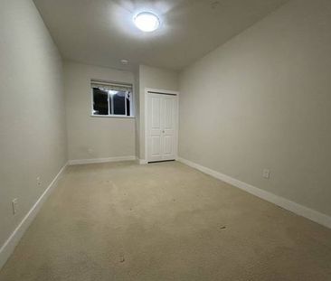 spacious 2 bedroom and 1 bath - Photo 3