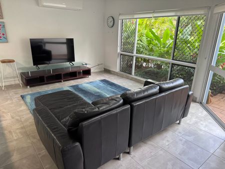 2 BEDROOM : FURNISHED : COMMUNAL POOL - Photo 3