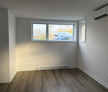1-Bedroom Basement Apartment | Prime Commuter Location-410, Rue Des... - Photo 3