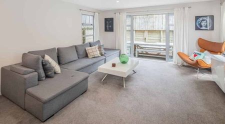 Beautiful Family Home - Photo 4