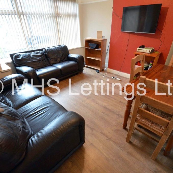 3 Bedroom Mid Terraced House for rent in Cardigan Lane - Photo 1
