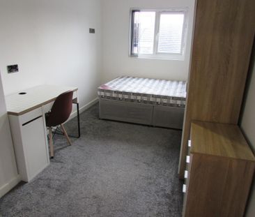 6 bedroom terraced house to rent - Photo 4