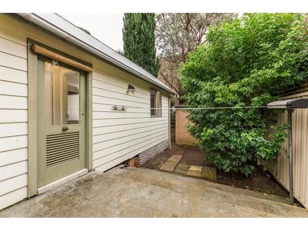 Bright Studio with Private Courtyard in Quiet Location - Photo 3