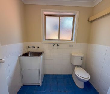 UNIQUE TOWNHOUSE WITH LARGE BEDROOMS - Photo 6