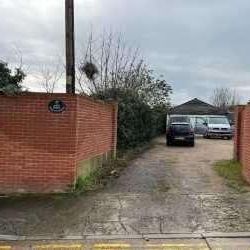 Broom Hill Road, Rochester, ME2 - Photo 2