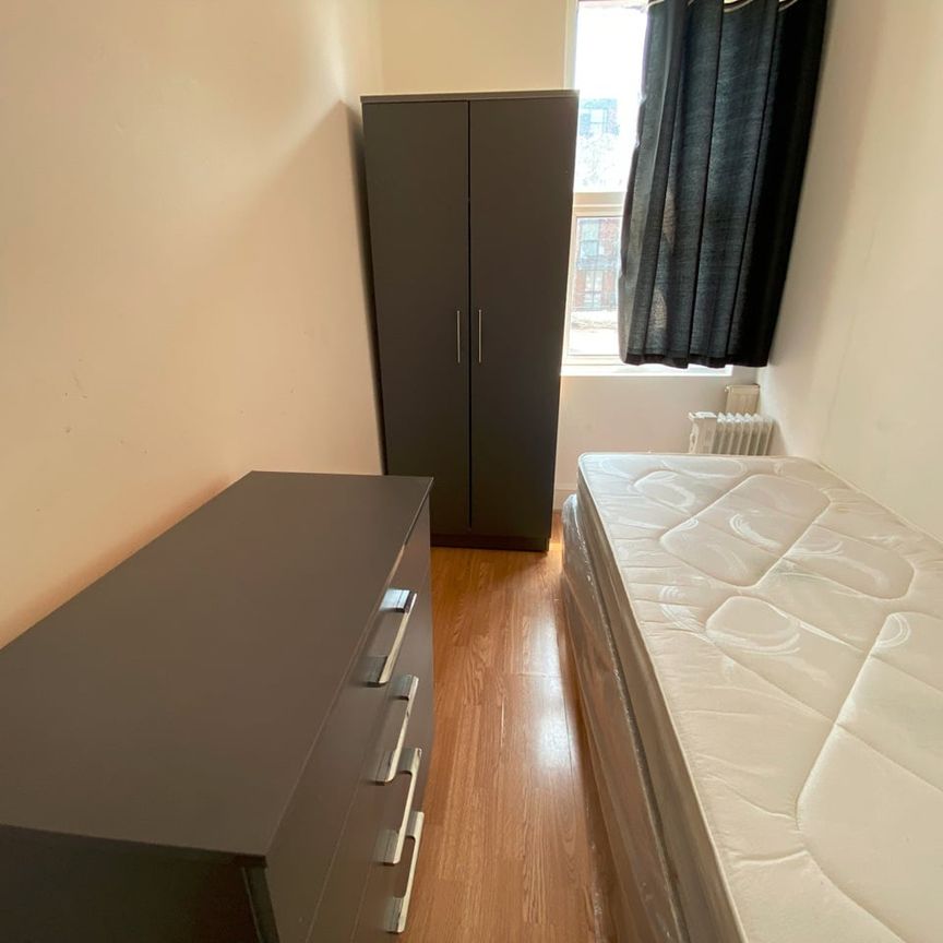 Room in a Shared House, Walm Lane, NW2 - Photo 2