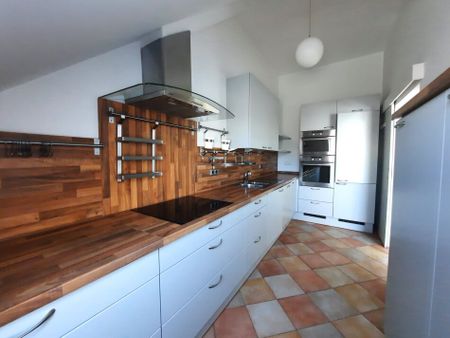 35 m² Süd-/Westterrasse, ruhige, helle klimatisierte Dachgeschosswohnung mit 2 Bädern, Weitblick und Garage - Photo 3