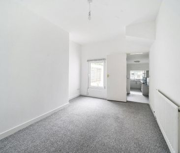4 bedroom terraced house to rent - Photo 1