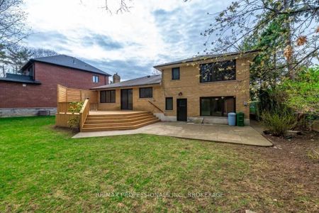 For Lease - 22 Fabian Place, Toronto, Ontario - Photo 5