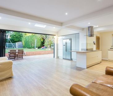 5 bedroom semi-detached house to rent - Photo 4