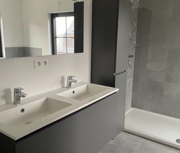 Drie slaapkamer EENGEZINSWONING met garage & tuin - Photo 2