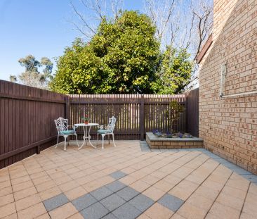 Fantastic 3 bedroom townhouse -6 month lease only - Photo 6