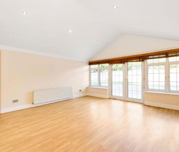 3 bedroom ground floor flat to rent - Photo 2