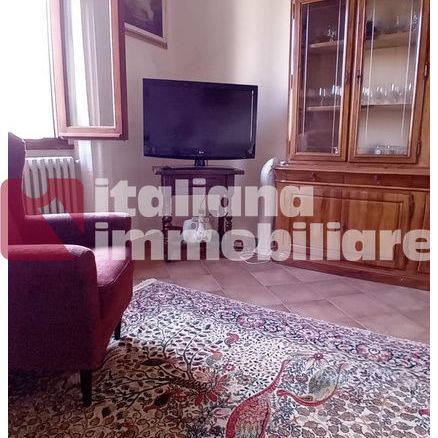 Luminoso quattro vani con bellissimi affacci in Affitto - Photo 1