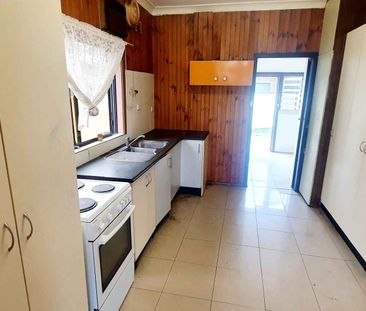 OPEN PLAN LIVING - Photo 4