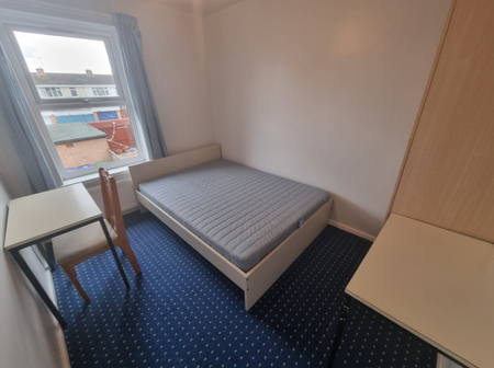 4 Bed Student Accommodation - Photo 5