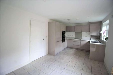 Lancaster Close, Castle Hill, Ebbsfleet Valley, Swanscombe, DA10 - Photo 5