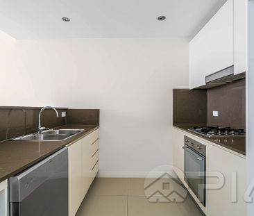 2 Bedrooms plus study apartment with great view, Modern Specs - Photo 5