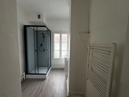 Appartement 4 pièces, à deux pas de la place des Epars ! - Photo 4