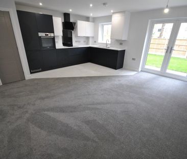 3 bedroom detached house to rent - Photo 4