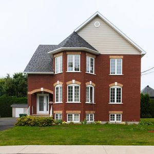 Libre ! Haut De Triplex 5 1/2 Rénové - Photo 2