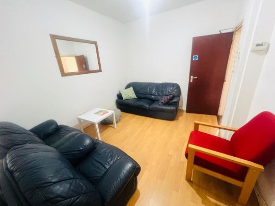 171 Dunluce Avenue, Belfast BT9 7AX - Photo 1