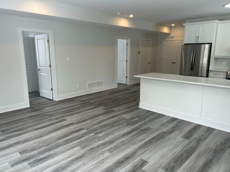 For Lease - 82 Christopher Hamilton Street Unit# 4, Stittsville - Munster - Richmond, Ontario - Photo 4