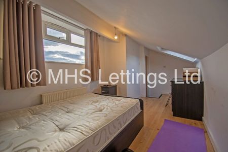 4 Bedroom Mid Terraced House for rent in Harold Terrace - Photo 4