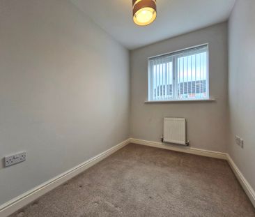 3 bedroom semi-detached to let - Photo 6