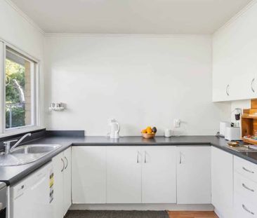 MT ROSKILL, 2 BEDROOMS - Photo 2