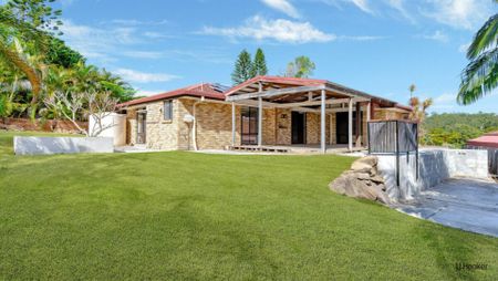 SPACIOUS THREE BEDROOM PLUS STUDY HOME - GREAT LOCATION - Photo 3